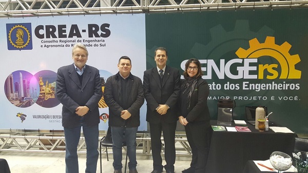 O CREA-RS, em parceria com o SENGE-RS, montou um estande para melhor atender os profissionais da área tecnológica e público em geral que passaram pelo evento