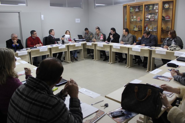 Presidente Capoani entrega ofício no sentido de garantir a participação de todos os membros do COESPPCI
