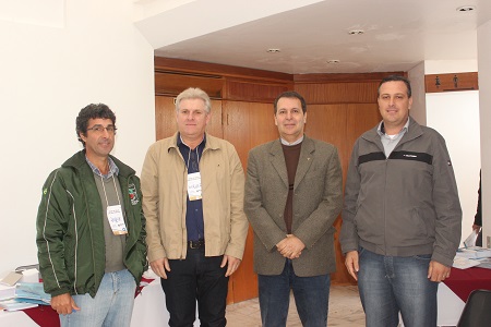 Também presentes, os inspetores de Palmeira das Missões, Eng. Agr. Rafaelo Rigon (chefe) e Eng. Agr. Roque Rutili (secretário)