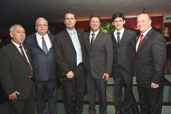 Presidente do CREA-RS, Eng. Melvis Barrios Junior (gravata azul-clara), participou do evento