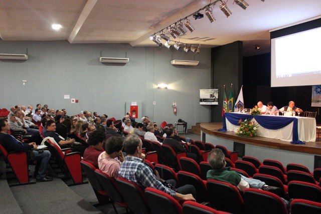 Profissionais na abertura dos trabalhos do Seminário das Inspetorias na tarde de quinta-feira (16)