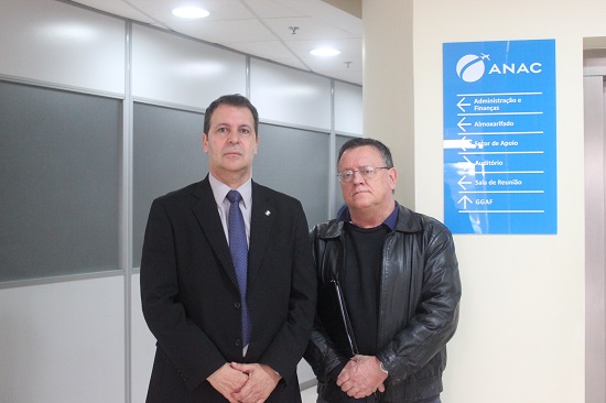 Eng. Melvis junto ao Eng. Civil Antonio Froner Souza, participante da audiência