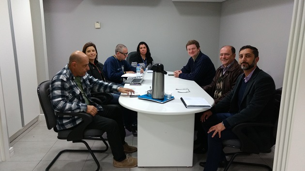 Equipe da fiscalização participa da reunião para traçar metas de ação