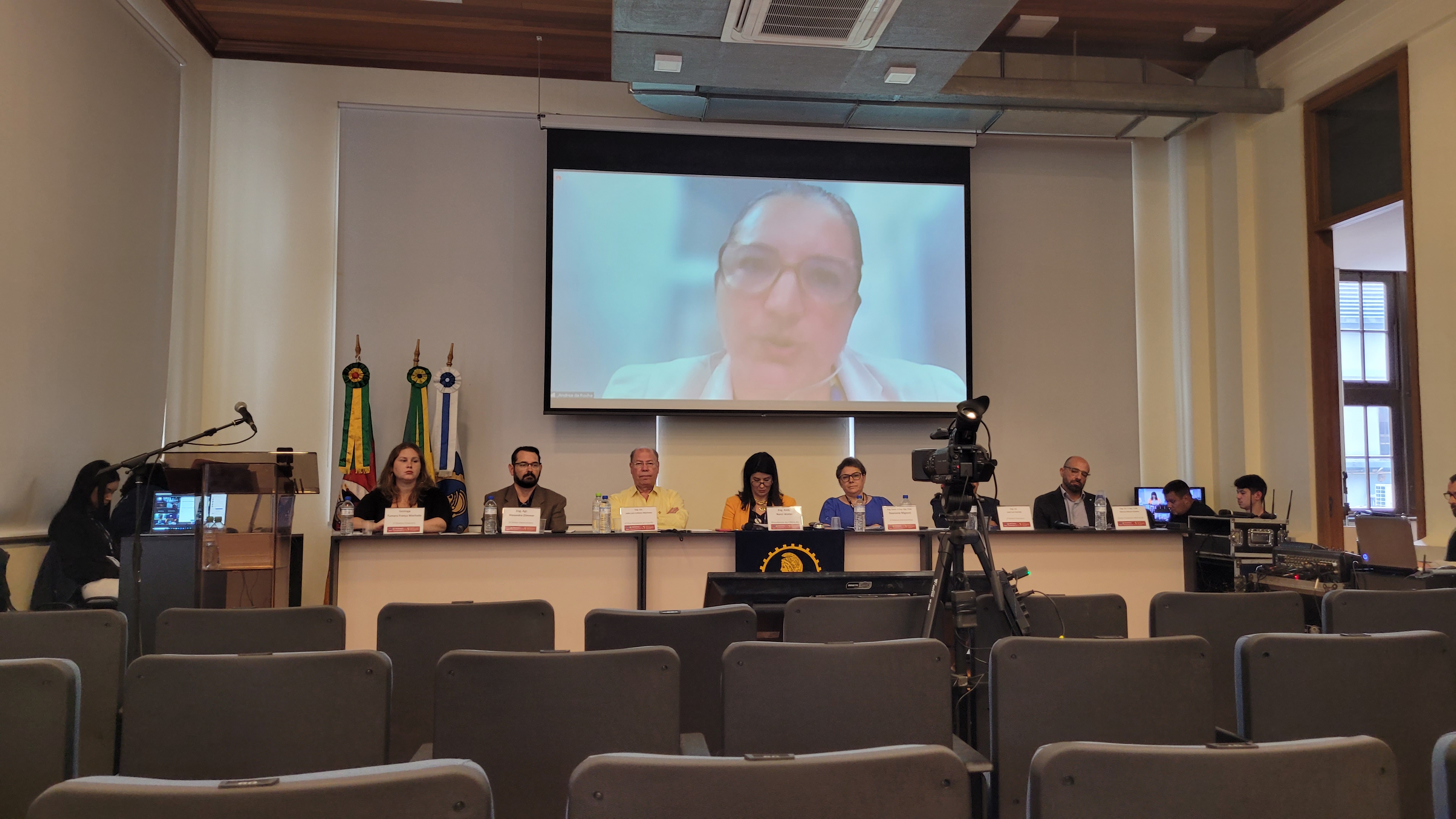 Eng. Agr. Andrea Brondani da Rocha também participou de forma on-line