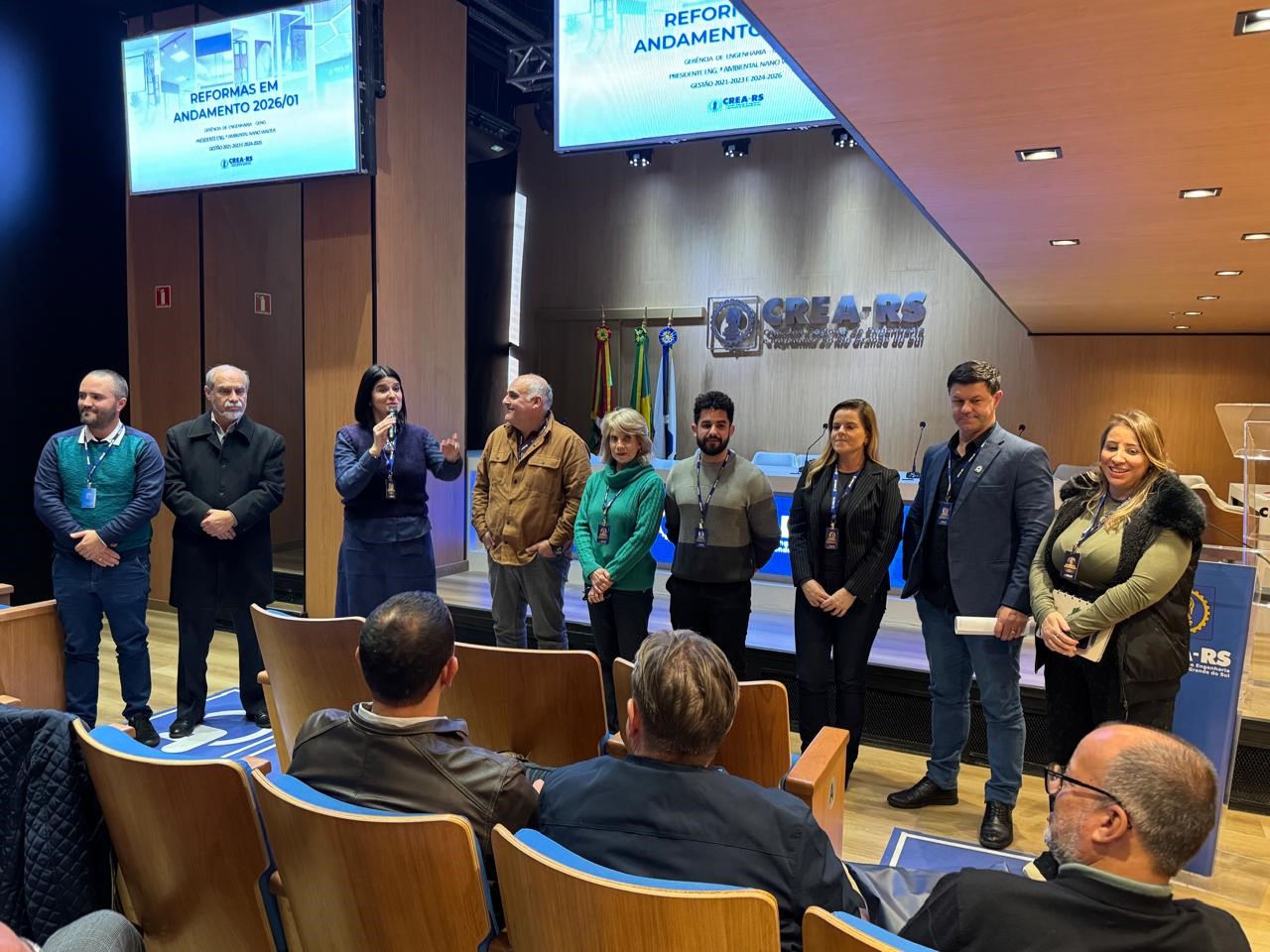 Os inspetores puderam conhecer as equipes por tr&aacute;s das obras