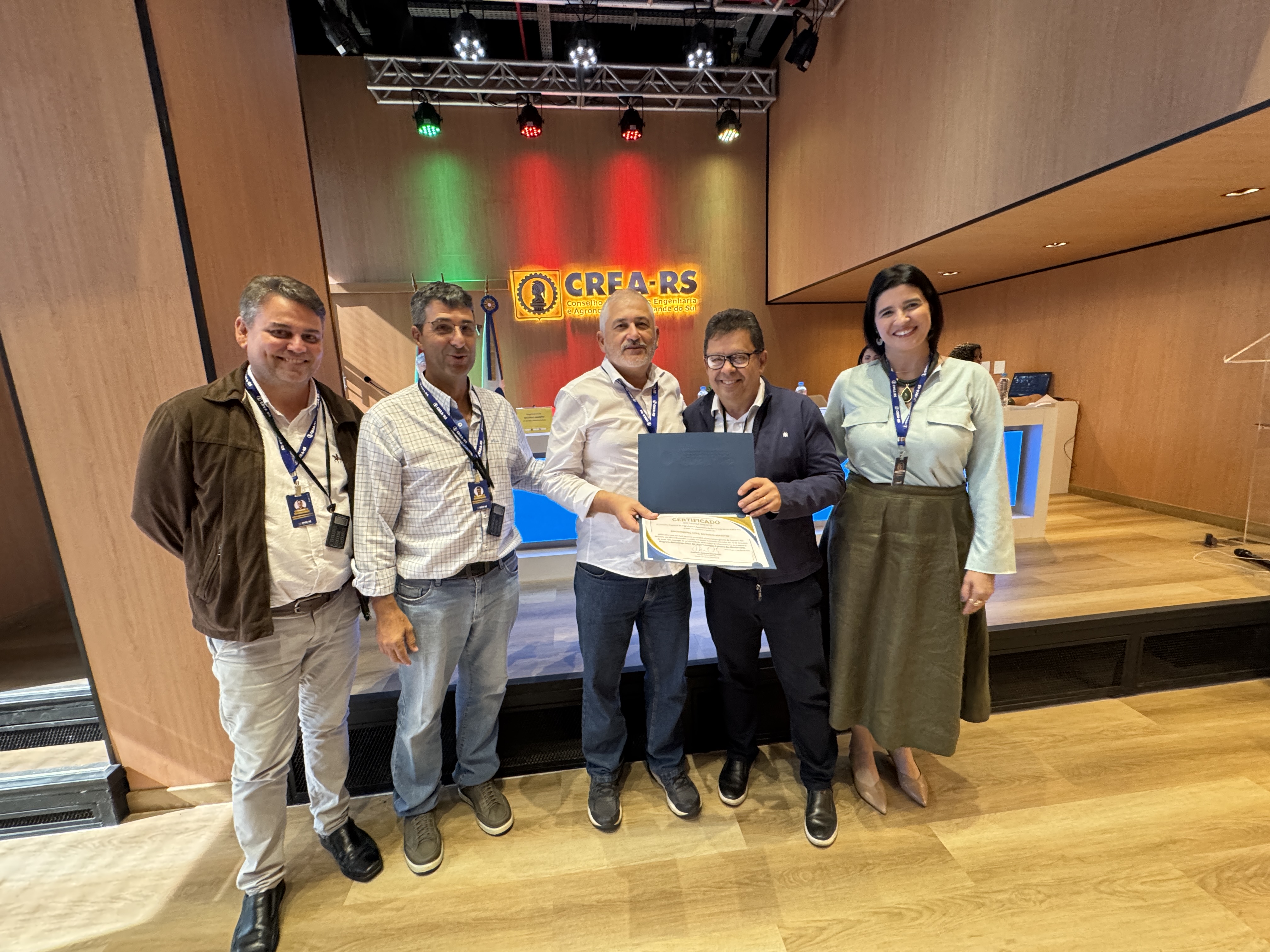 Volunt&aacute;rios do Programa Reconstruir foram homenageados