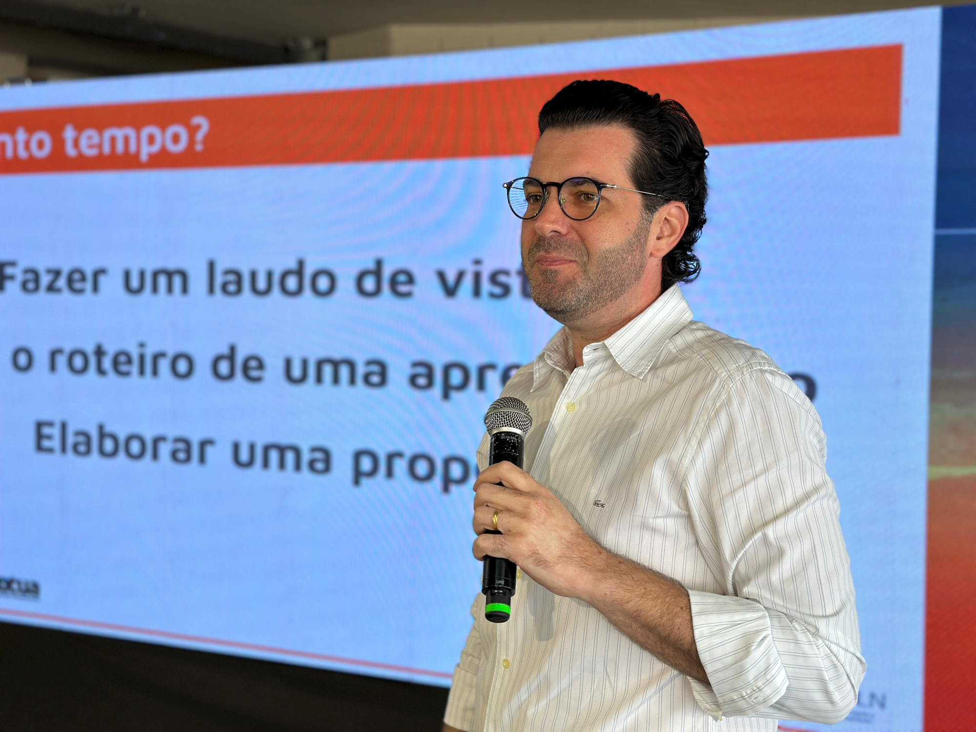 O palestrante trouxe uma provocação: