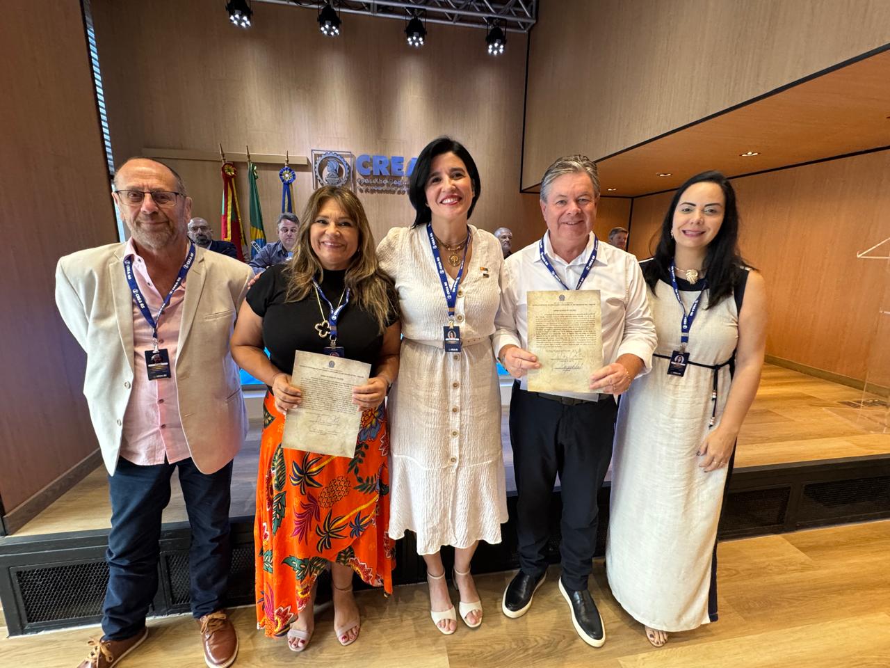 Eng. Civ. Ari Borges dos Santos e Eng. Civ. Maria Eug&ecirc;nia Lucas Cardoso