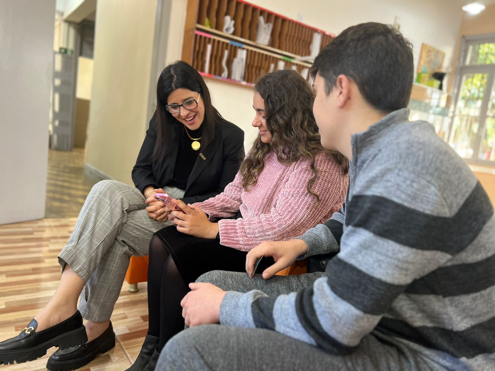 Os alunos mostraram o trabalho &agrave; presidente Nanci