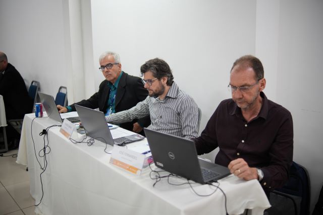 Tamb&eacute;m participam o coordenador adjunto e o analista da C&acirc;mara do CREA-RS