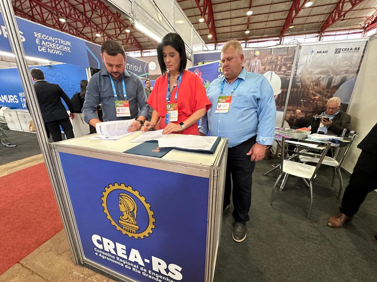 A presidente assinou protocolo de intenções com o prefeito de Erval Seco