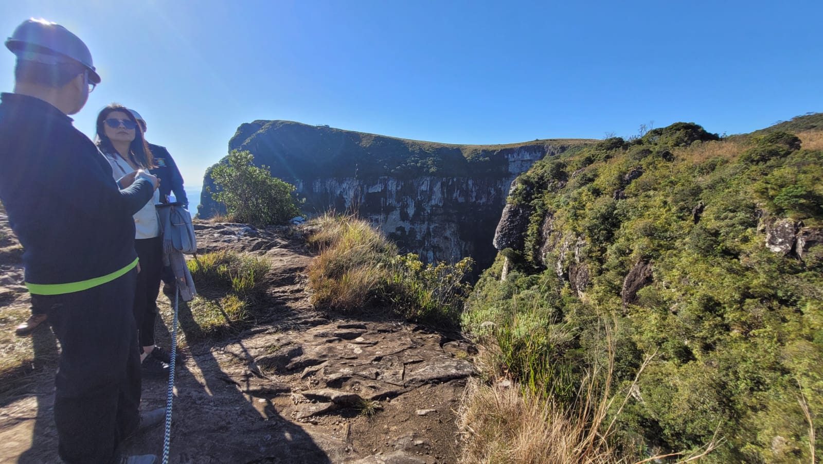 Presidente Nanci e um dos responsáveis técnicos